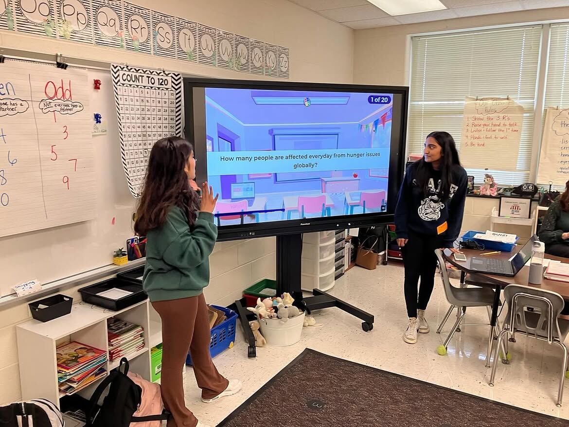 Ambassadors run a quiz on global hunger for an elementary class